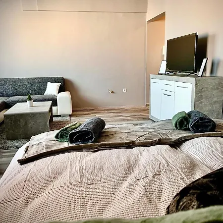 Forint Apartment *